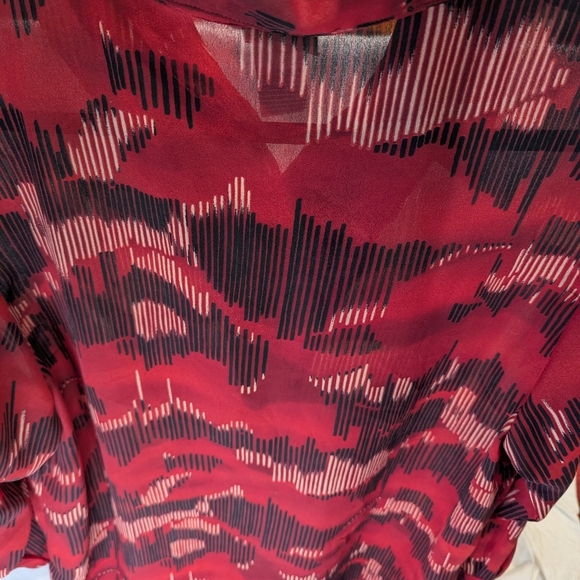 Studio C Plus 16W Abstract Long Tunic, Shirt, Blouse, Button Front Red, Black - Picture 15 of 16